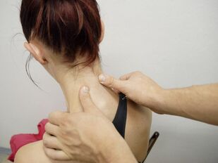 Frotando el cuello