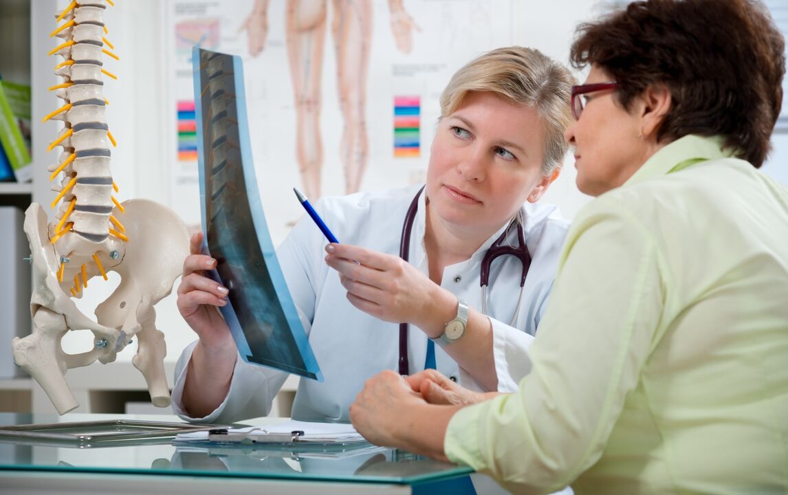 médico da recomendaciones para la osteocondrosis cervical