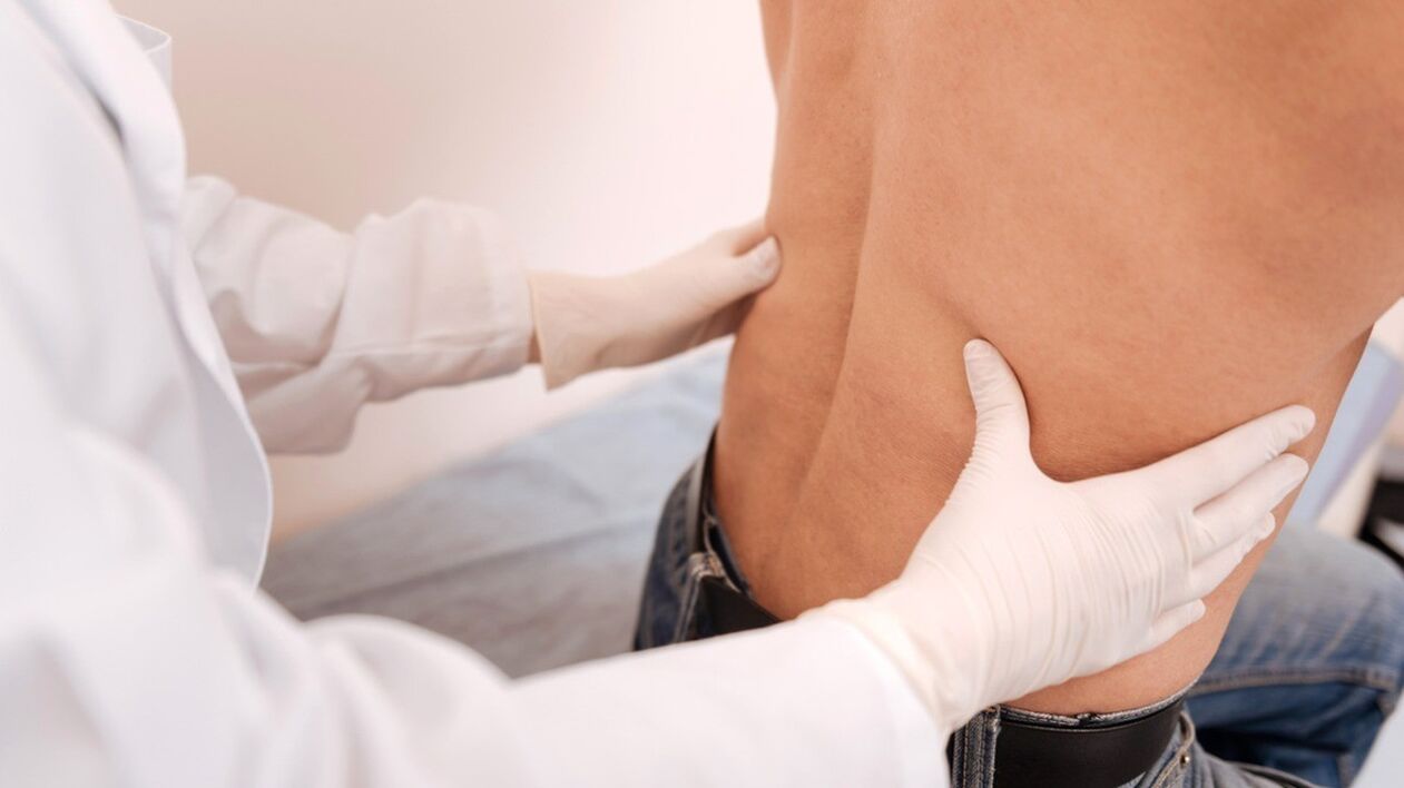 Examen inicial de un paciente con dolor lumbar.