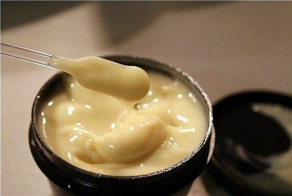 ungüento para el tratamiento de la artrosis del hombro.